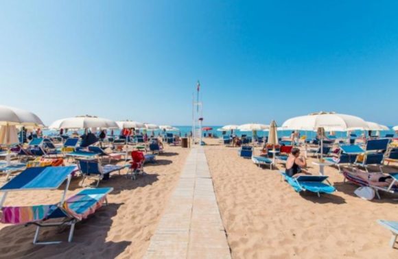 PASQUA AL PARADISE BEACH